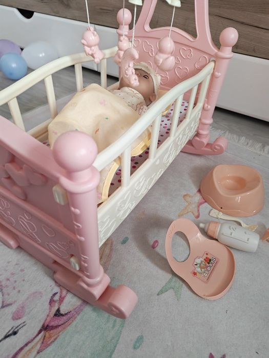 Детска кошара с бебе за игра