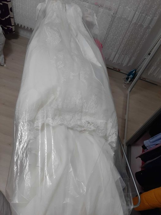 Rochie mireasă  elegantă purtată o singura dată