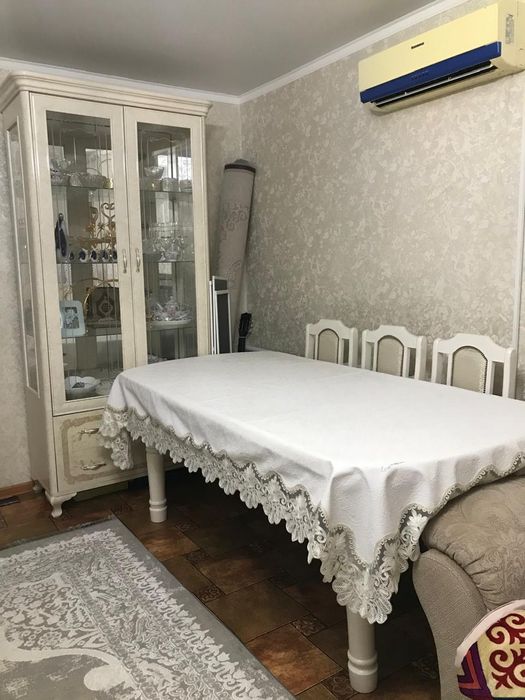 Продам стол для гостиной