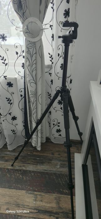 Nikon D3200 cu obiective si trepied, 6000 cadre