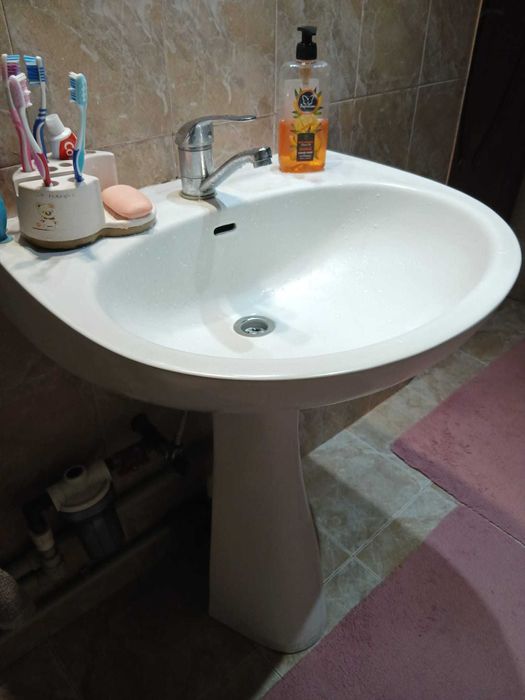 Vand chiuveta cu picior