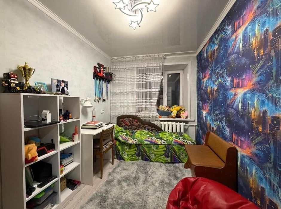 Продам 4-х кв в самом центре крыша новая