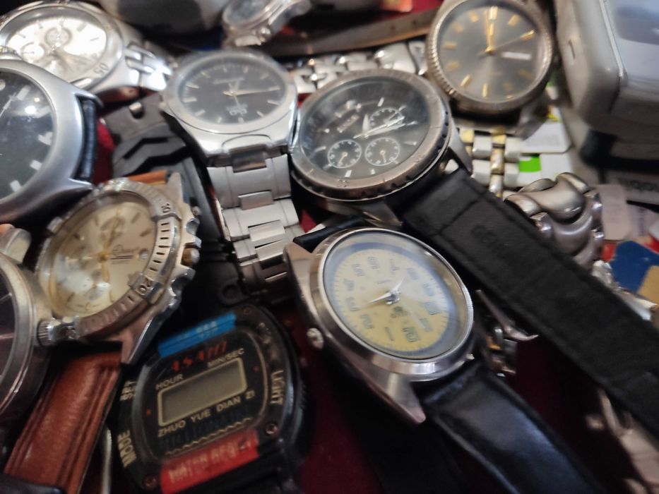 Часовник унисекс различни ниски цени! Часовници