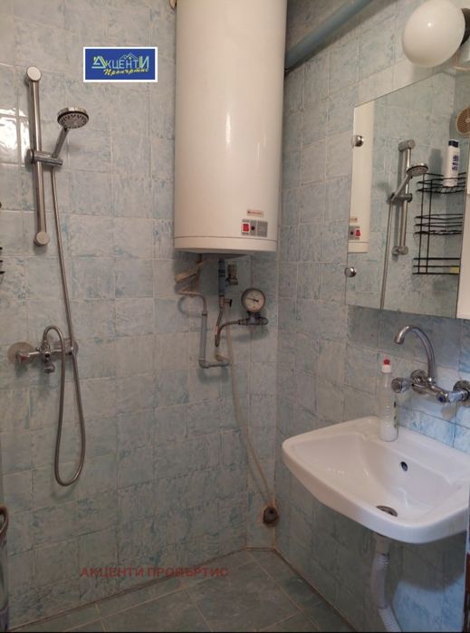 Продавам 3стаен апартамент