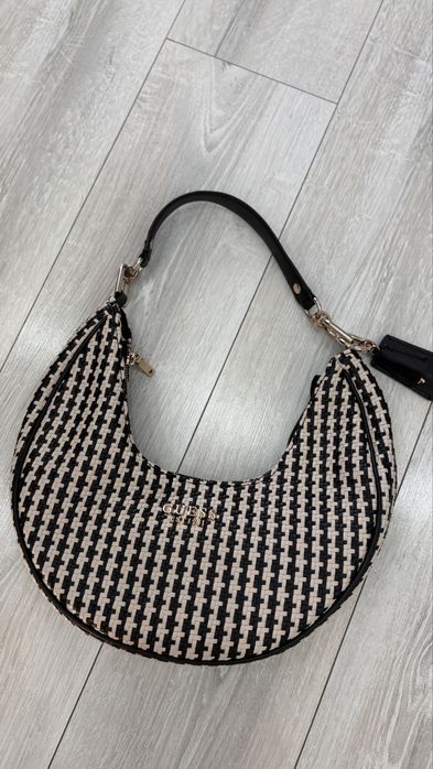 Guess Mirema, красива дамска чанта еко кожа