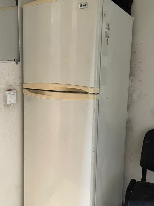 Холодильник белого цвета