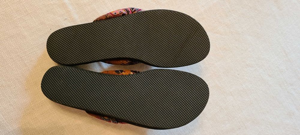 Slapi dama noi, marca CHAMP