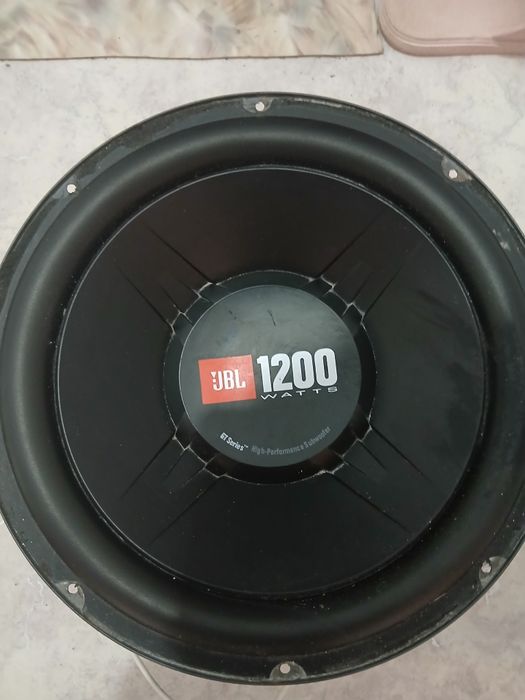 Продам саббуфер очень хорошем состоянии