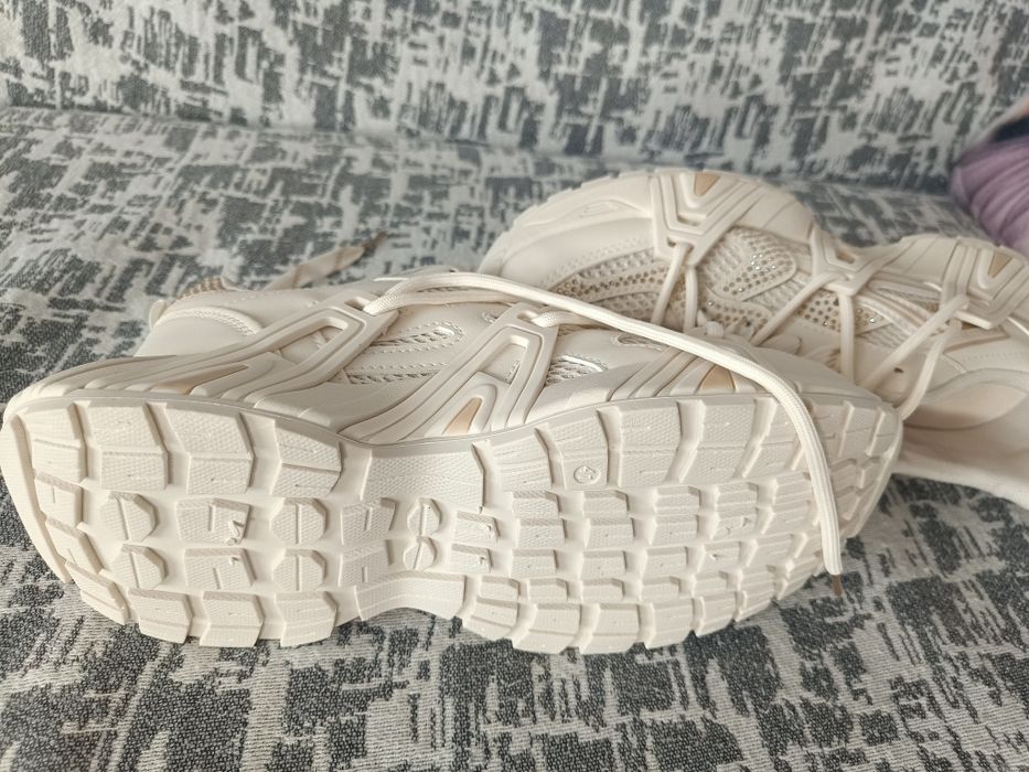 Чисто нови маратонки!