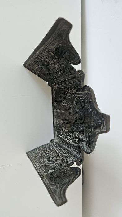 Стара бронзова икона