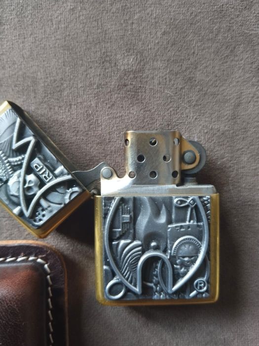 Зажигалка Зиппо с чехлом.