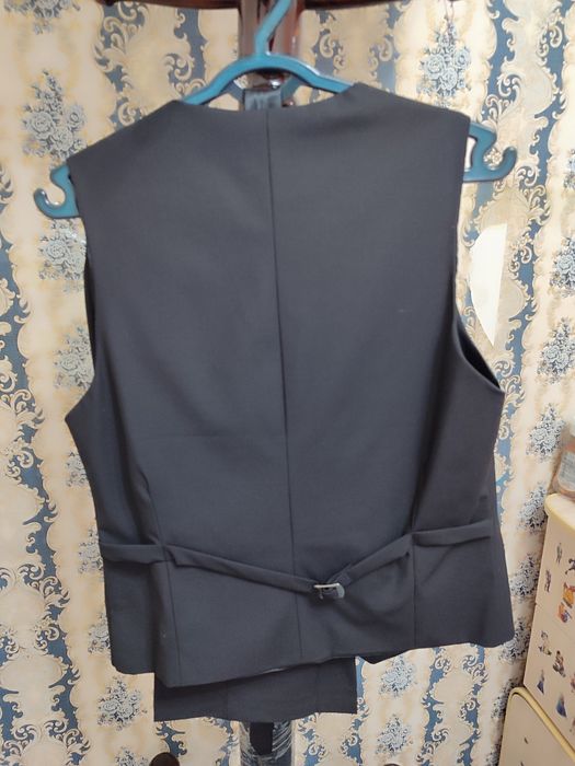 Qora kostyum shim, jiket (nimcha), galstuk, костюм брюк