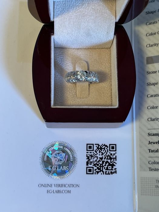 Кольцо с бриллиантом 0.64карат золото 18карат