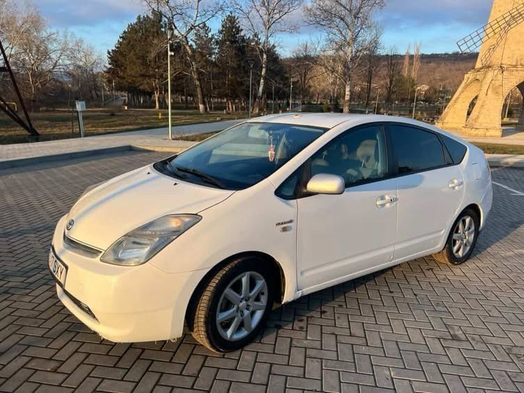 Toyota Prius 2009 – Baterii noi, stare foarte bună, consum mic