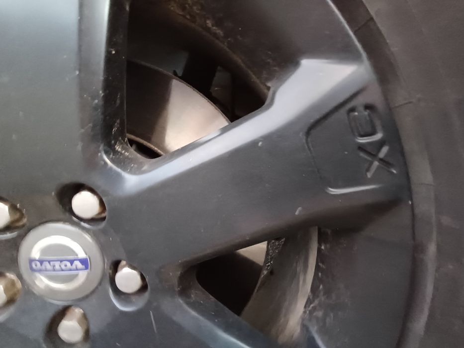 Vând jenti cu cauciucuri  originale volvo xc90 R design