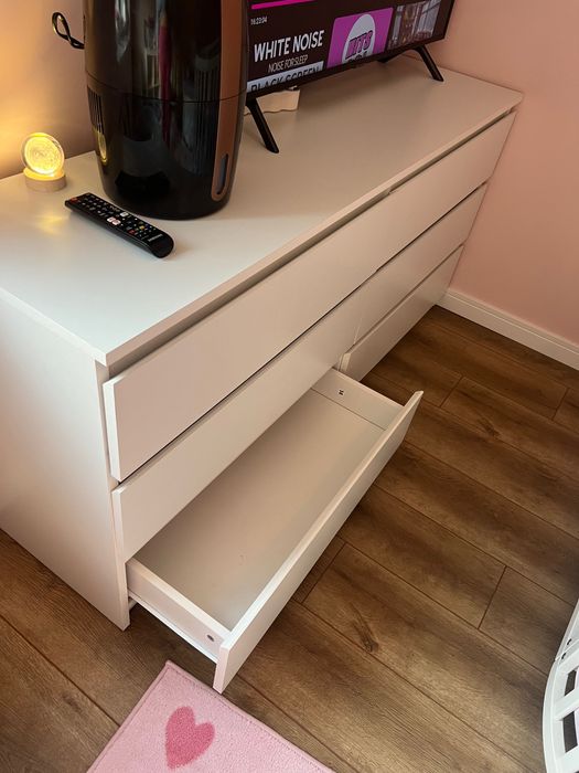 Скрин с 6 чекмеджета, бял цвят