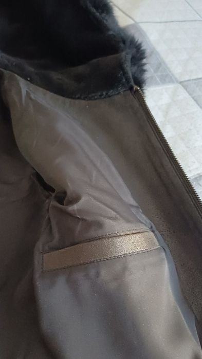 Продается мужская шуба с капюшоном.