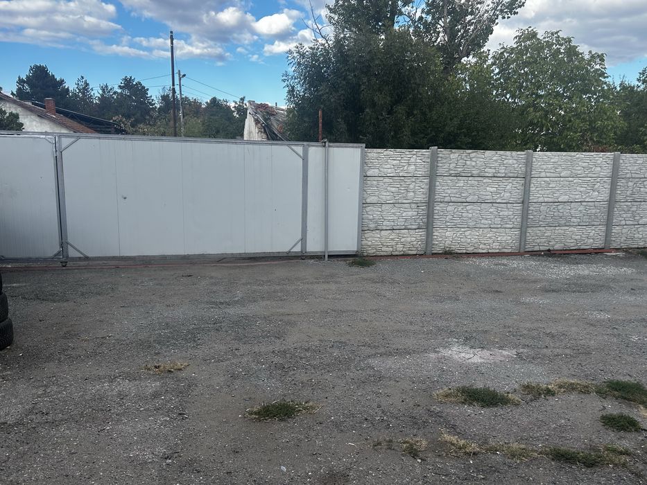 Хале под Наем 270 и двор 250 и две помещения по 25