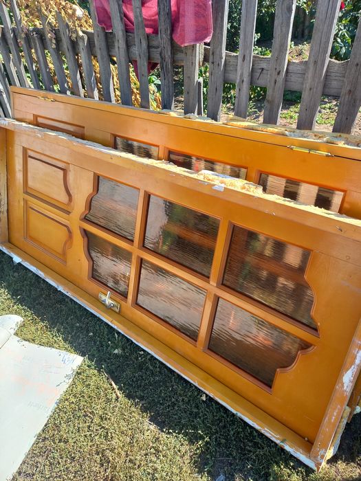 Продам двери деревянные.