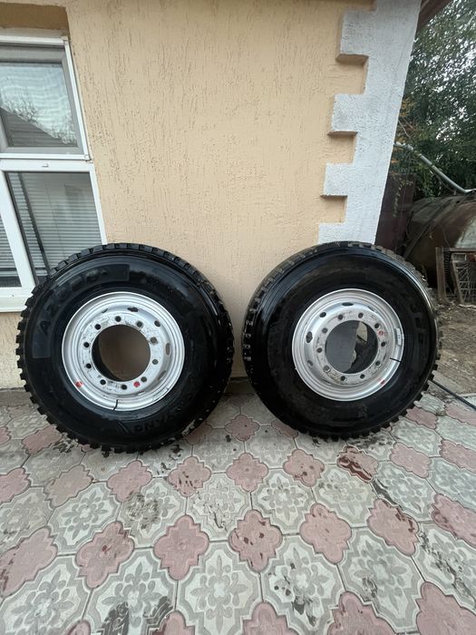 Продам резину с дисками R20
