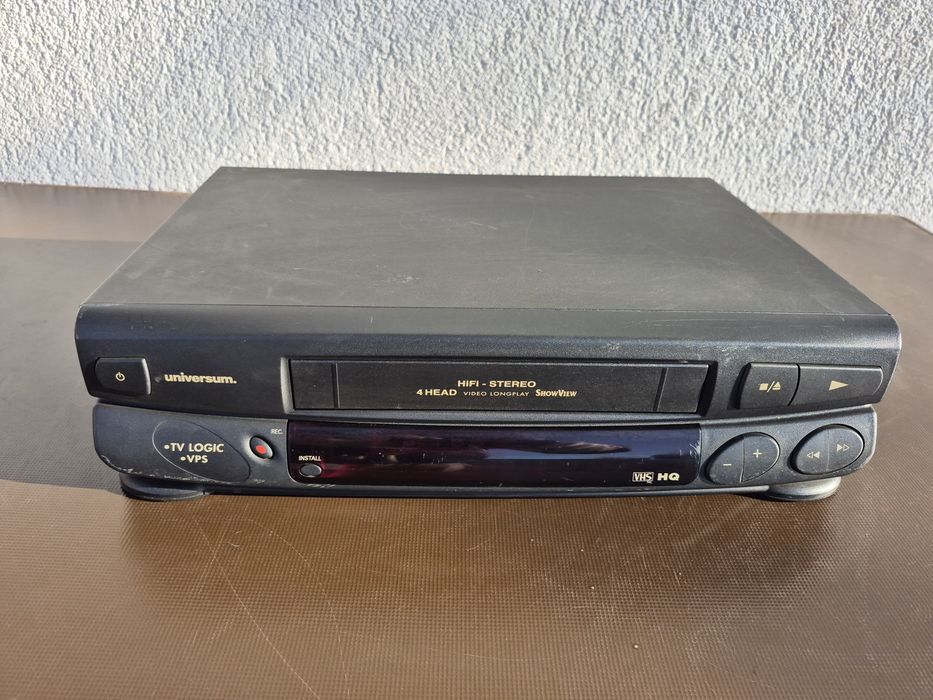 Vând video casette recorder Universum model VR778