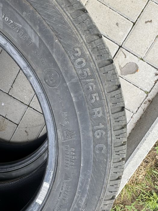 Vand anvelope cu jante 175 65 R14. 205 65 16C