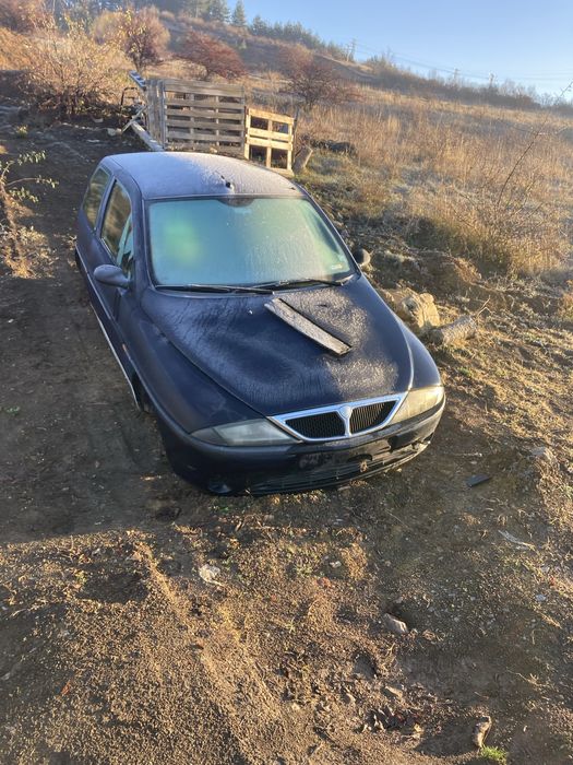 Lancia y на части