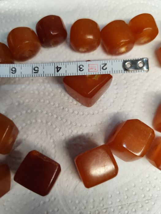 Продам янтарные бусины