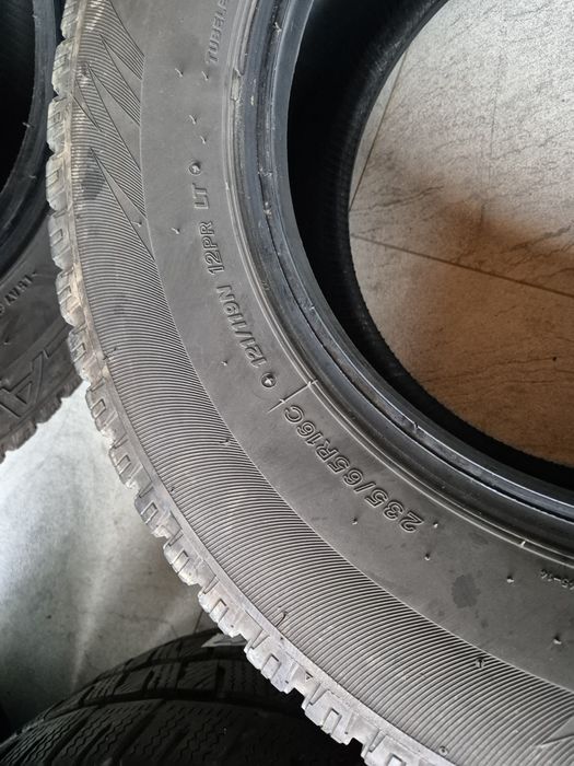 Vând cauciucuri 235/65/16 C M+S 2și2 imp Germania