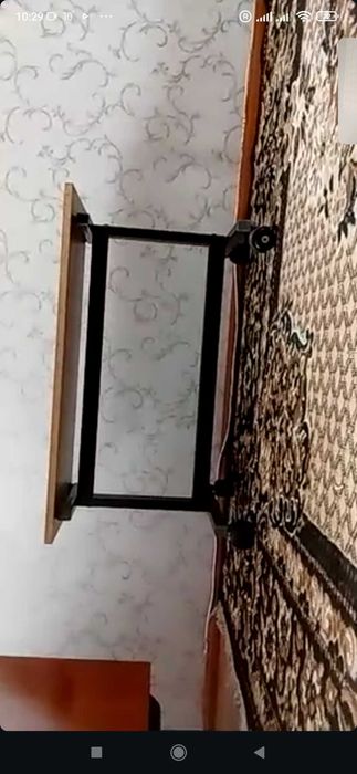 Продам подставку под телевизор на роликах.