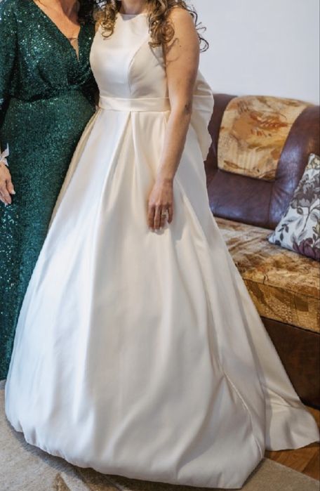 Vand rochie de mireasa mikado