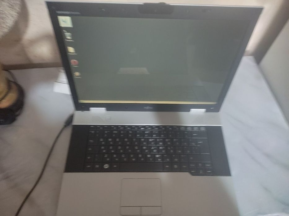 Продам ноутбук футжицу в рабочем состоянии