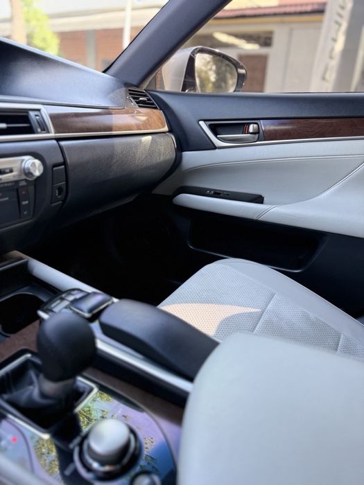 Lexus Gs awd 350  3.5 л сотилади 2013-14