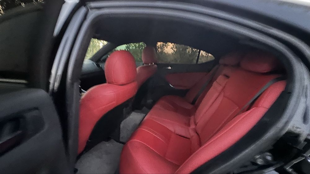 LEXUS F SPORT qilingan mashina raketa