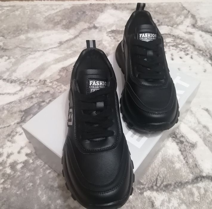 Продам новые кроссовки Lifexpert