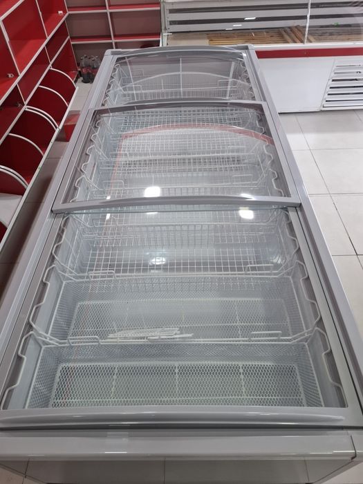 Новый огромный морозилка