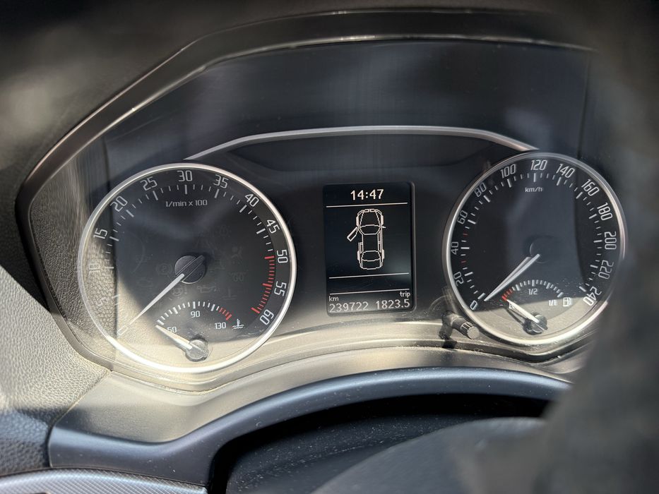 SKODA Octavia 2012 — imagine 3