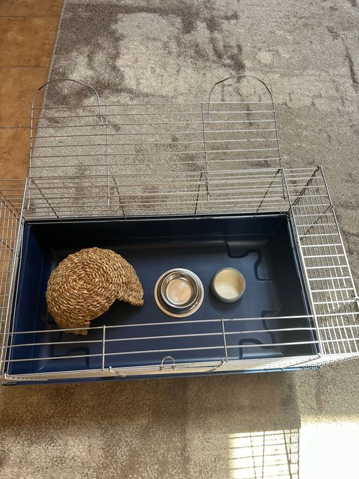 Cușcǎ animal de companie.