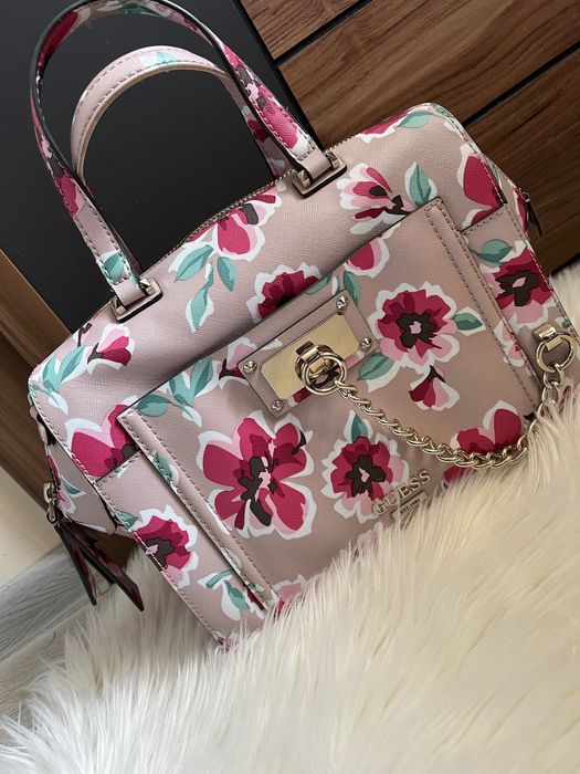 Чанта на цветя guess