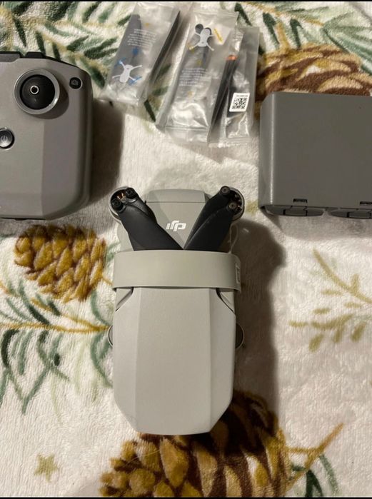 DJI Mini2 Fly More Combo Drona