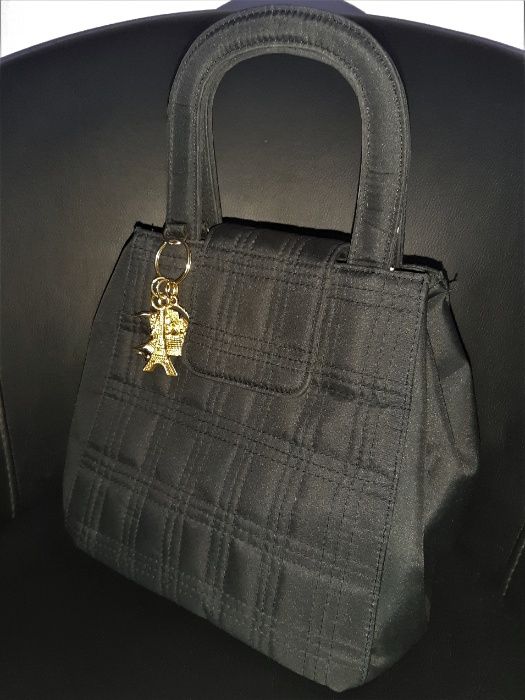 Geantă cu bandulieră.