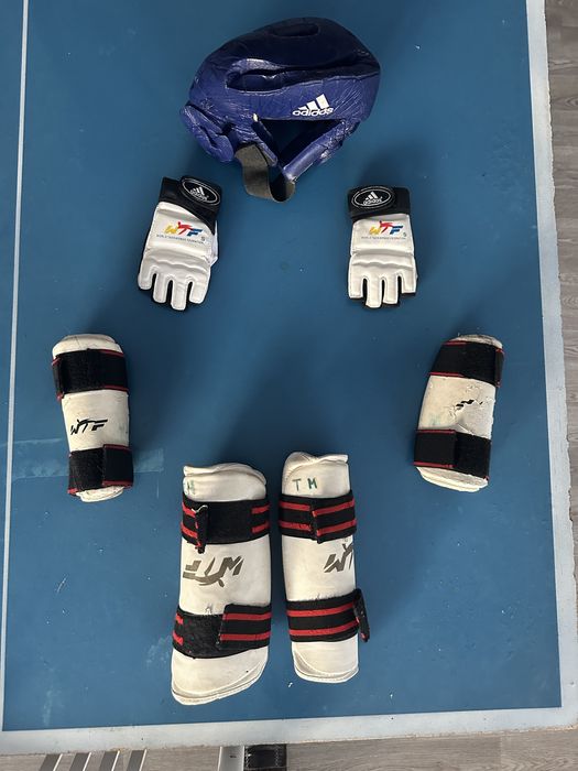 Экипировка для taekwando кимоно, защитка (щетки), пояса, перчатки