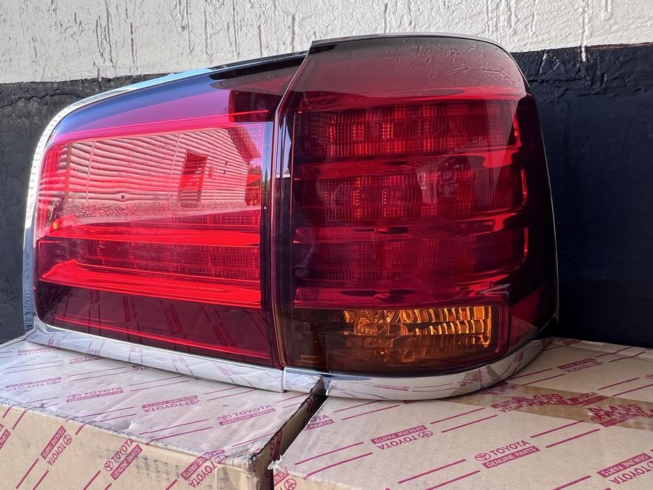 Фонари комплект на Lexus Lx570