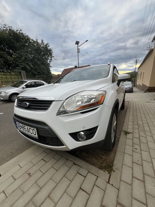 Vand Ford Kuga 2011 motor 2.0L 140 cp 4x2 in stare impecabila atat estwtic cat si functioare