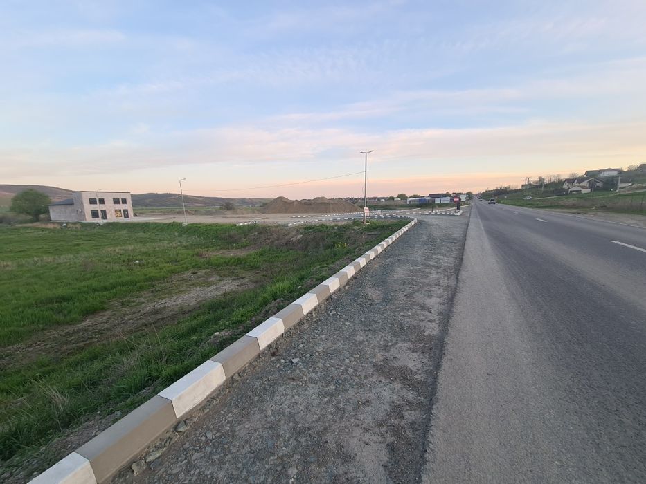 Vând  teren 1400 mp Dn 24  iesire Moara greci