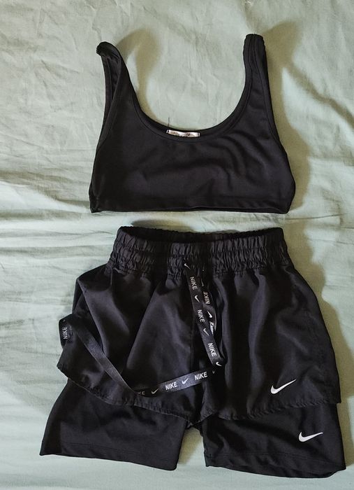 спортен дамски екип с панталонки Nike