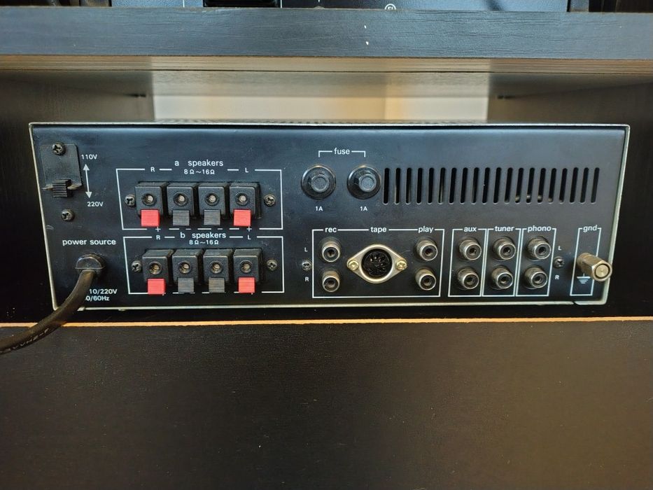amplificator vintage Osaka CA-8700M vumetre