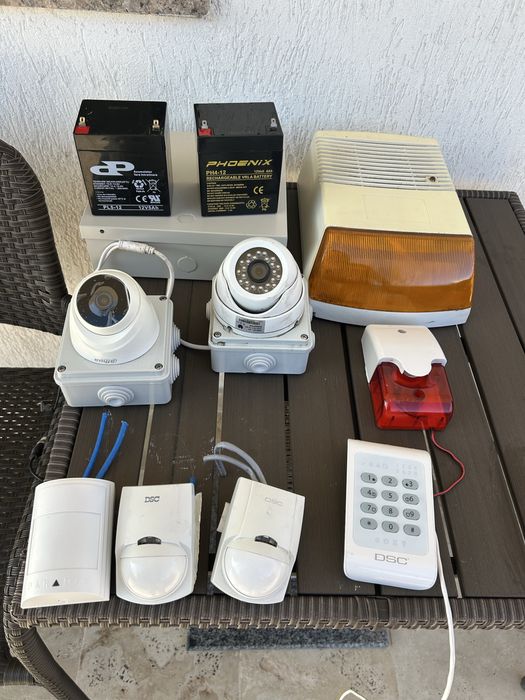 Sistem alarma cu 2 camere si 3 senzori interior