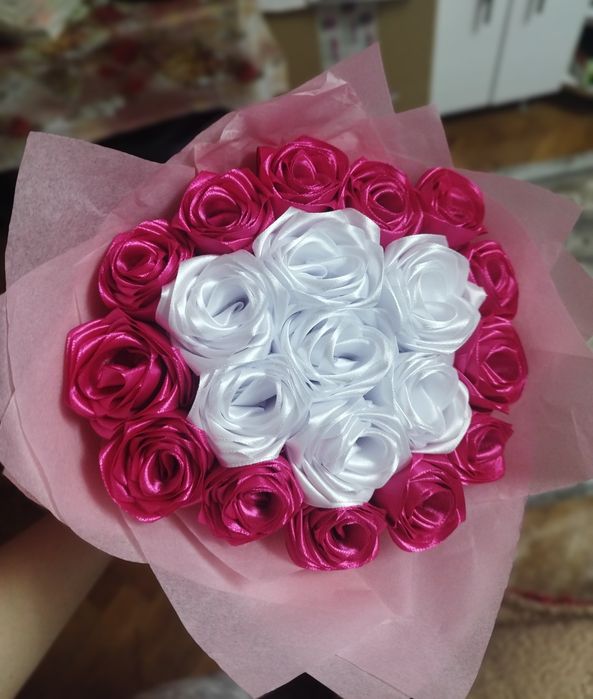 Buchet de trandafiri din satin