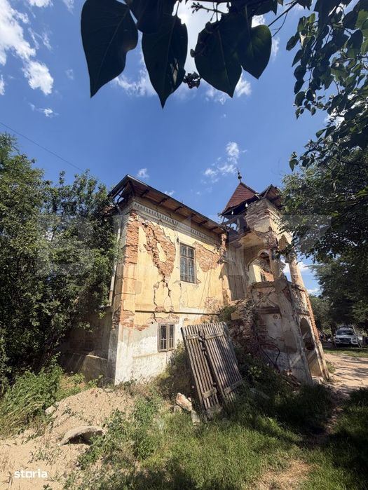 Conac cu priveliste panoramica, 200 mp, 1200 mp teren, zona Lesile
